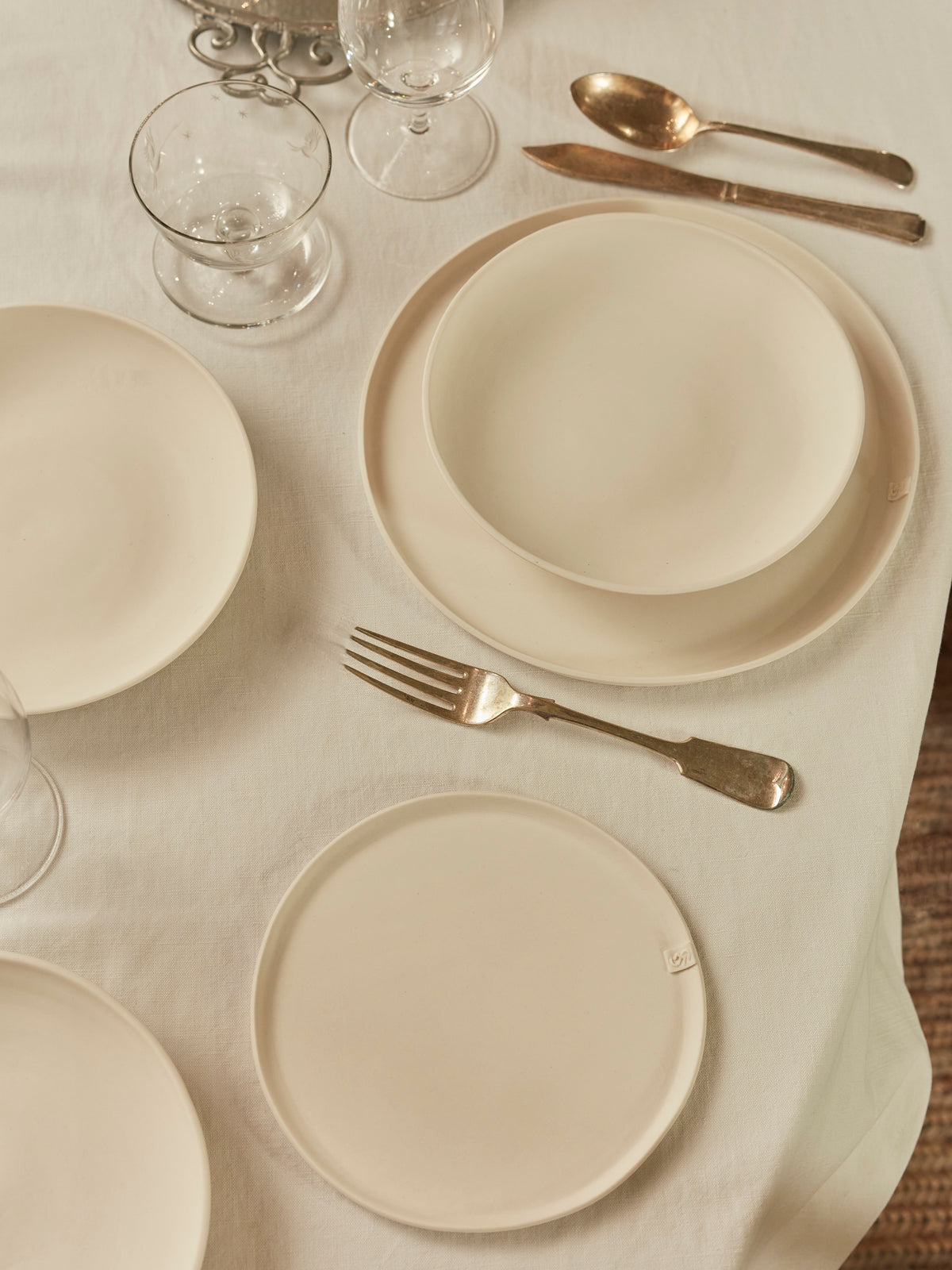 The Woolbeding Tableware Set