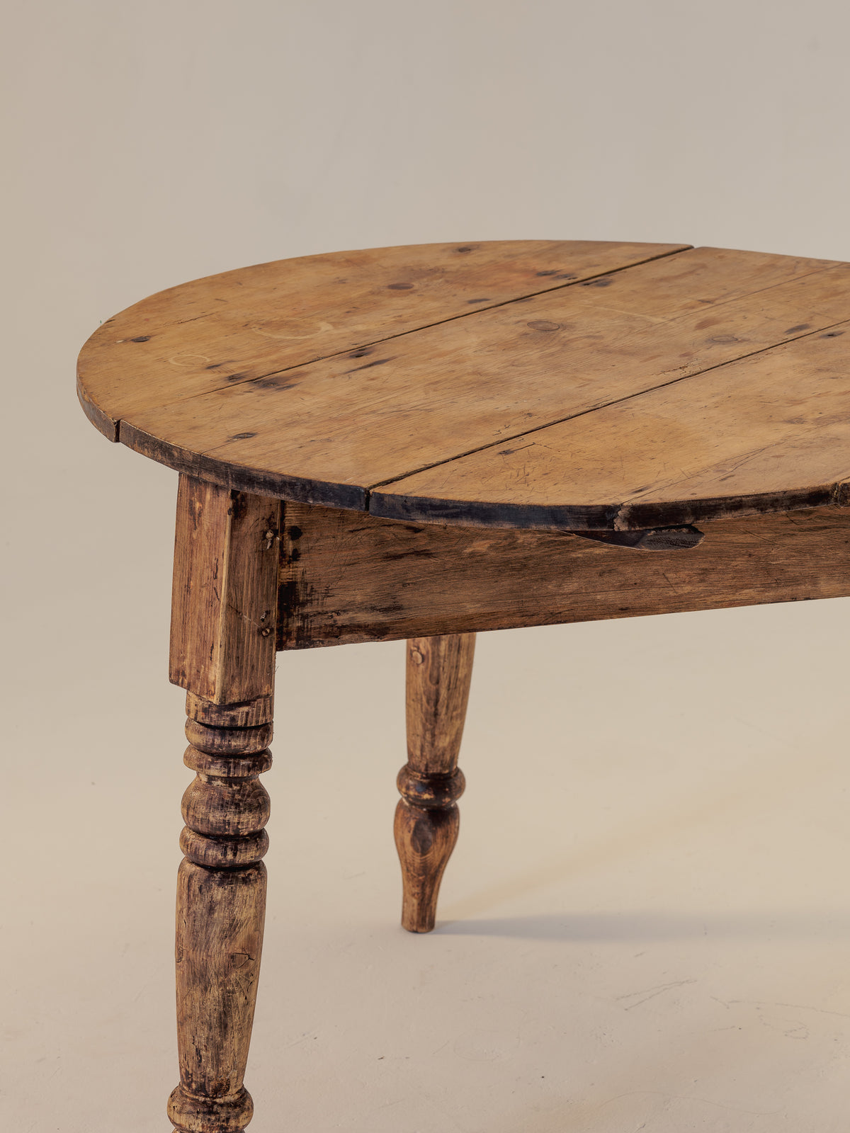 Cricket Dining Table