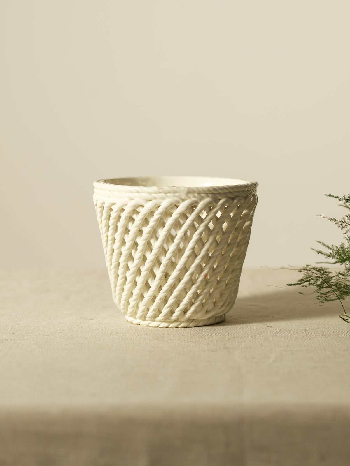 white woven planter 1950's White Ceramic Rope Planter – AlbionNord