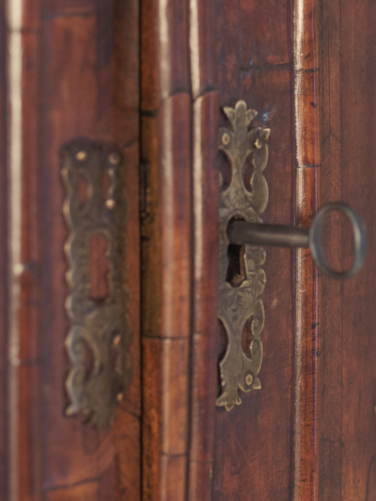 Queen Anne Cabinet on Stand